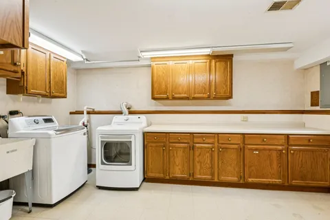 $589,000 | 10 Deerpath Drive, Vernon Hills, IL 60061