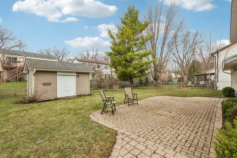 $589,000 | 10 Deerpath Drive, Vernon Hills, IL 60061