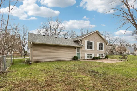 $589,000 | 10 Deerpath Drive, Vernon Hills, IL 60061