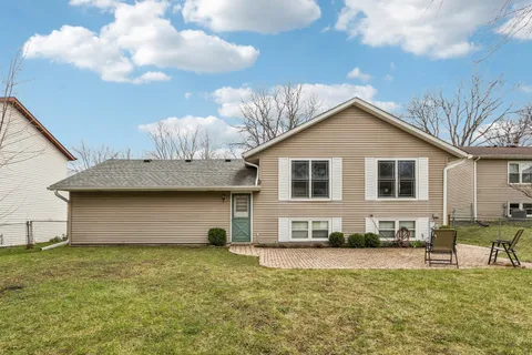 $589,000 | 10 Deerpath Drive, Vernon Hills, IL 60061