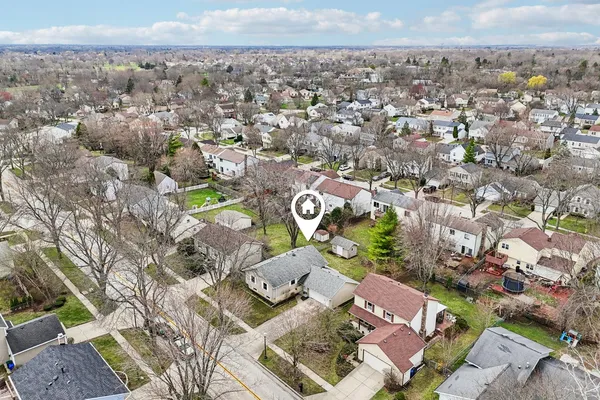 $589,000 | 10 Deerpath Drive, Vernon Hills, IL 60061