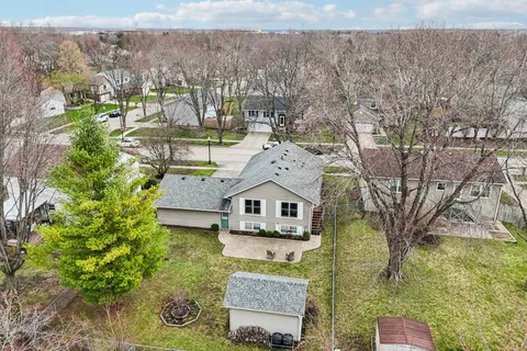 $589,000 | 10 Deerpath Drive, Vernon Hills, IL 60061