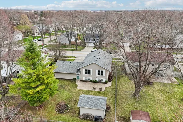 $589,000 | 10 Deerpath Drive, Vernon Hills, IL 60061