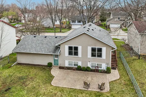 $589,000 | 10 Deerpath Drive, Vernon Hills, IL 60061