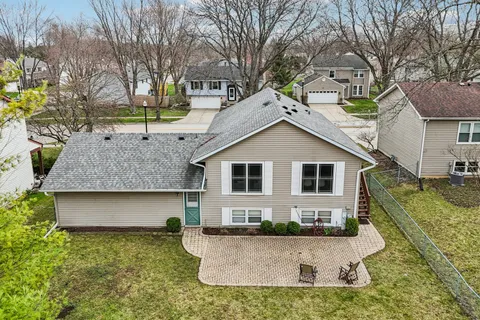 $589,000 | 10 Deerpath Drive, Vernon Hills, IL 60061