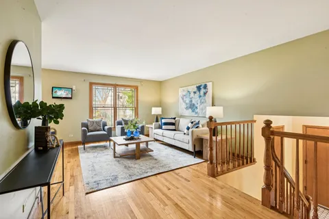 $589,000 | 10 Deerpath Drive, Vernon Hills, IL 60061