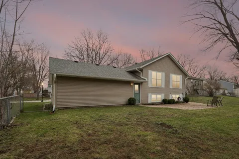 $589,000 | 10 Deerpath Drive, Vernon Hills, IL 60061