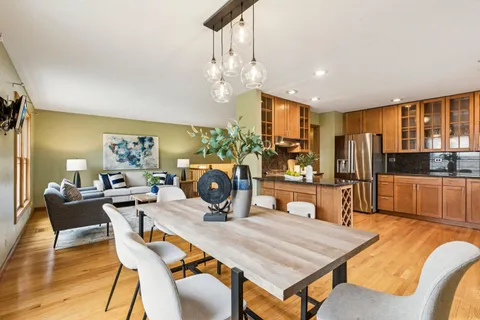 $589,000 | 10 Deerpath Drive, Vernon Hills, IL 60061