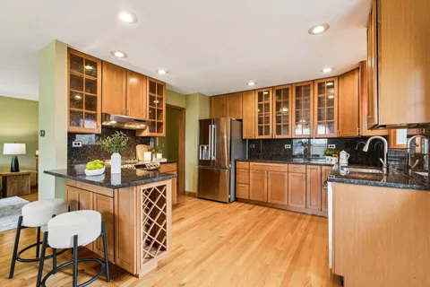 $589,000 | 10 Deerpath Drive, Vernon Hills, IL 60061
