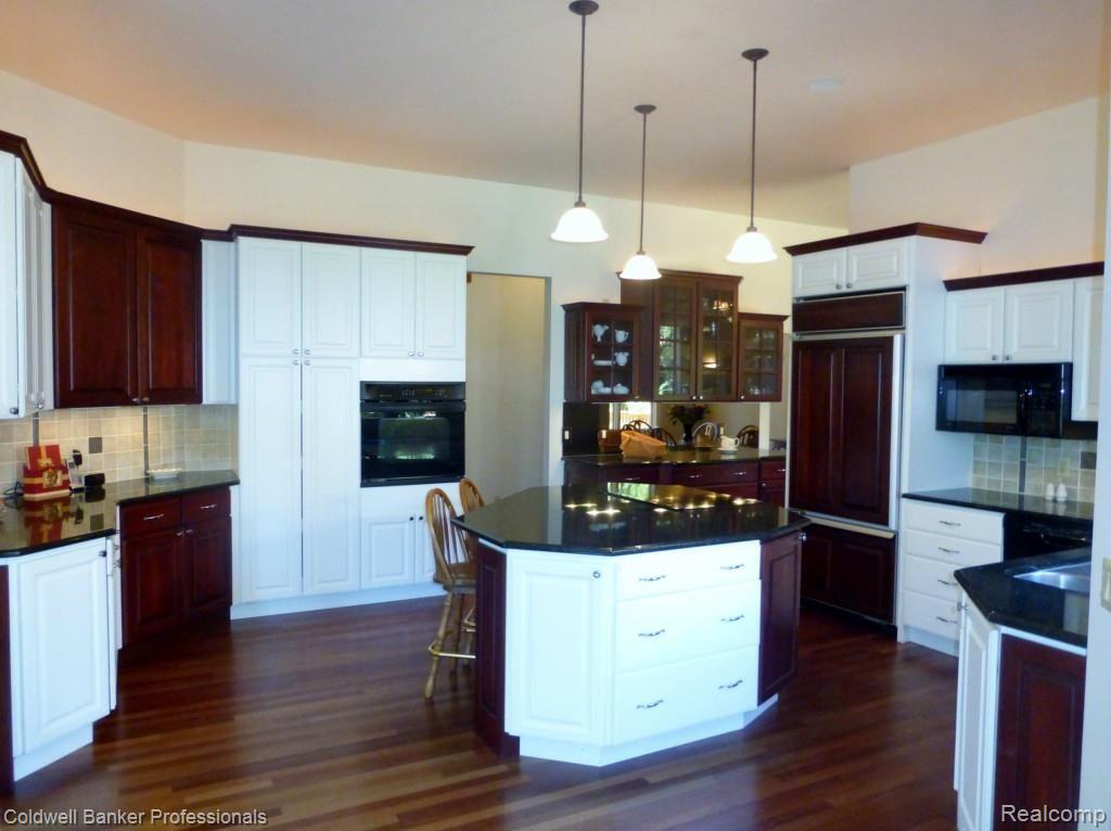 6928 Oakhurst Ridge Road Clarkston, MI 48348 - Photo 16 of 42 15.jpg