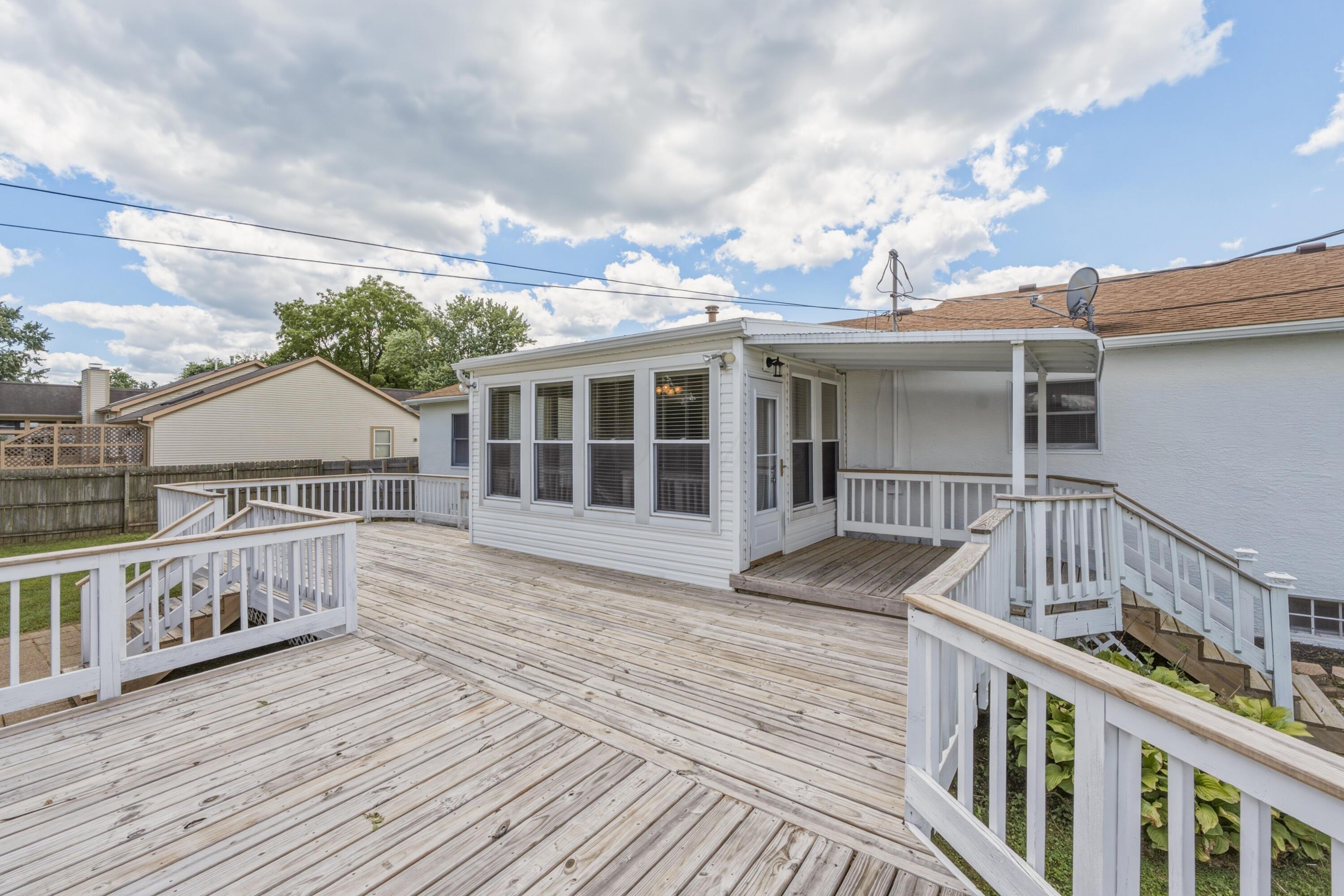 4424 Ethel Road Obetz, OH 43207 - Photo 6 of 34 Deck2