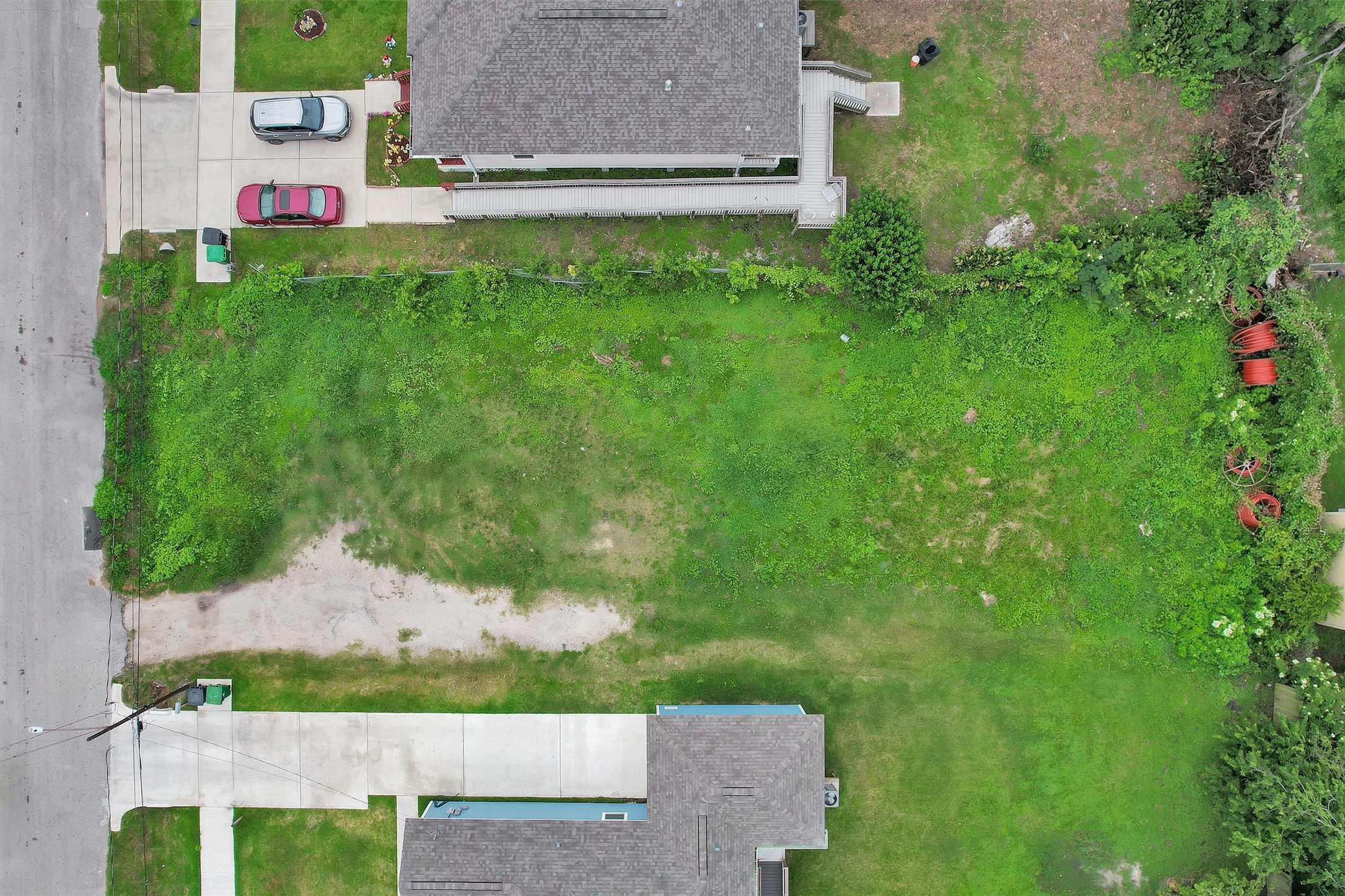 3306 Caplin Street Houston, TX 77026 - Photo 3 of 6 an aerial view of residential houses with outdoor space and trees