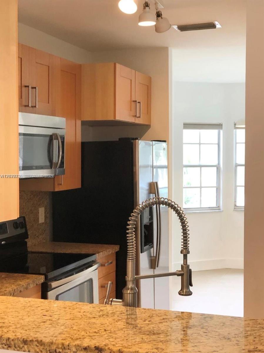 16231 Emerald Cove Road Weston, FL 33331 - Photo 4 of 26