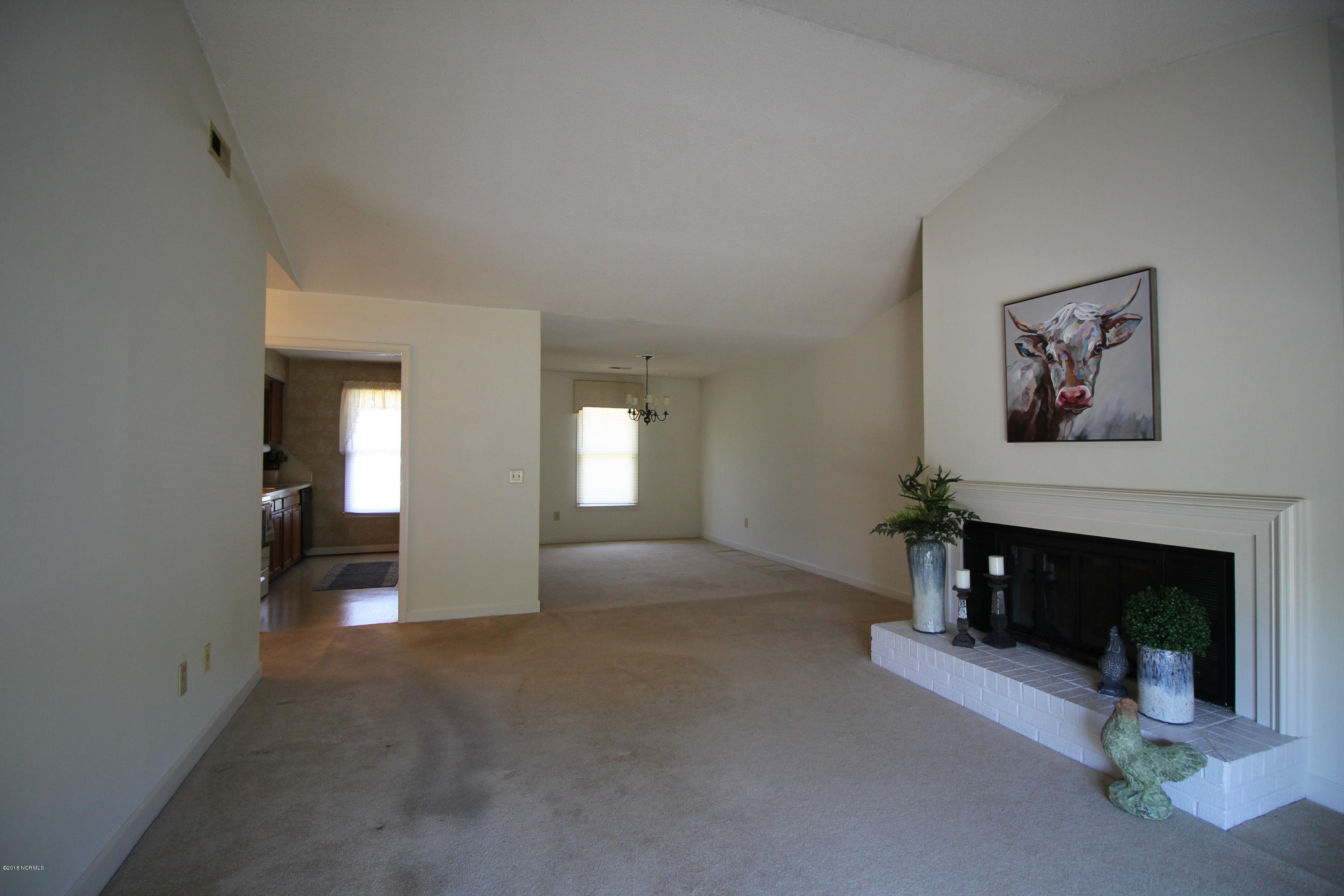 1866 Quail Ridge Road, Unit M Greenville, NC 27858 - Photo 18 of 31 Living/Kitchen/Dining