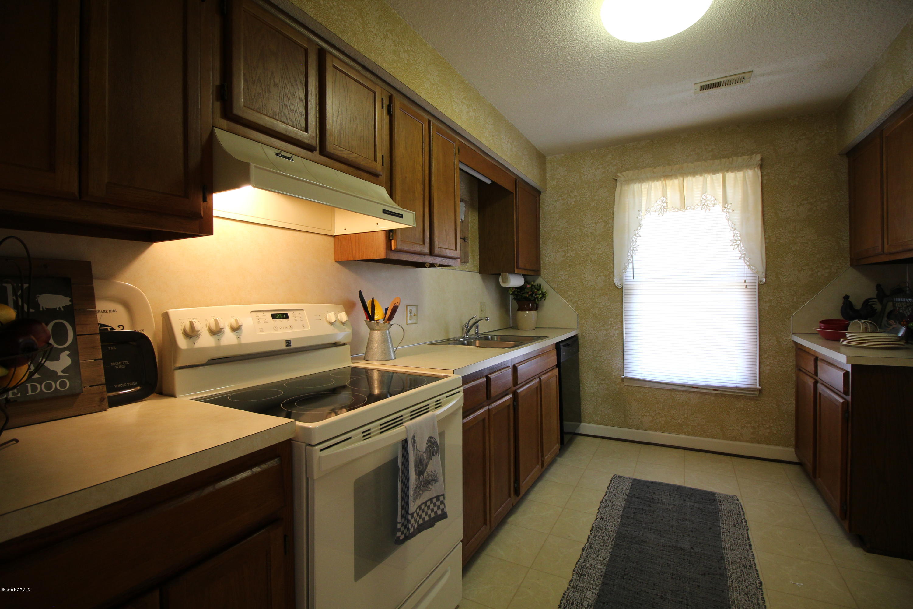 1866 Quail Ridge Road, Unit M Greenville, NC 27858 - Photo 5 of 31 9x12 Efficient Kitchen