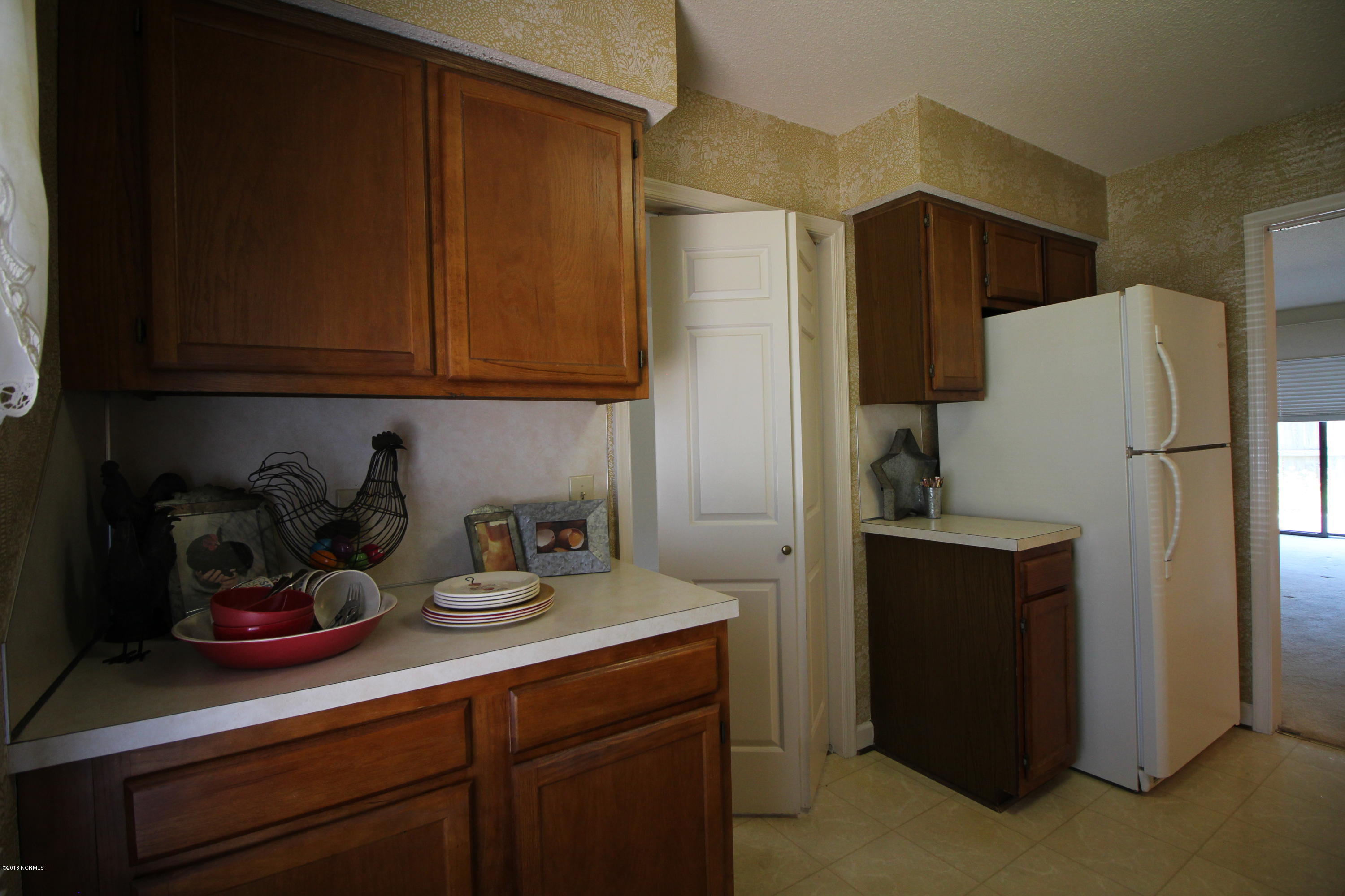 1866 Quail Ridge Road, Unit M Greenville, NC 27858 - Photo 7 of 31 Side Door to Dining