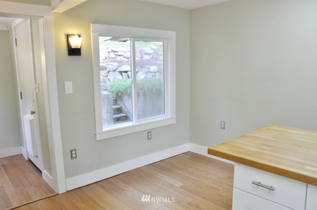 2016 Shamrock Road Northwest Bremerton, WA 98312 - Photo 11 of 25 Gallery Image 11