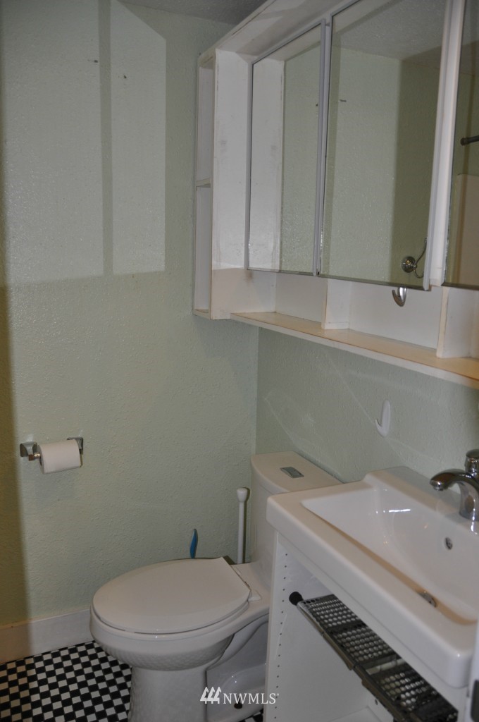 2016 Shamrock Road Northwest Bremerton, WA 98312 - Photo 14 of 25 Gallery Image 14