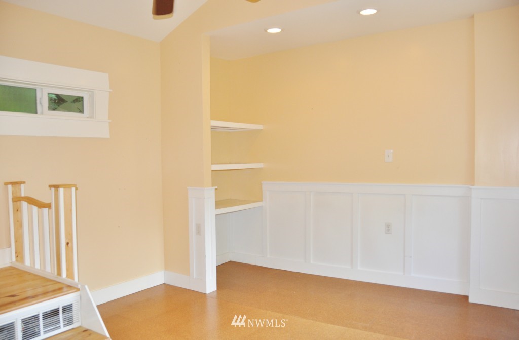 2016 Shamrock Road Northwest Bremerton, WA 98312 - Photo 20 of 25 Gallery Image 20