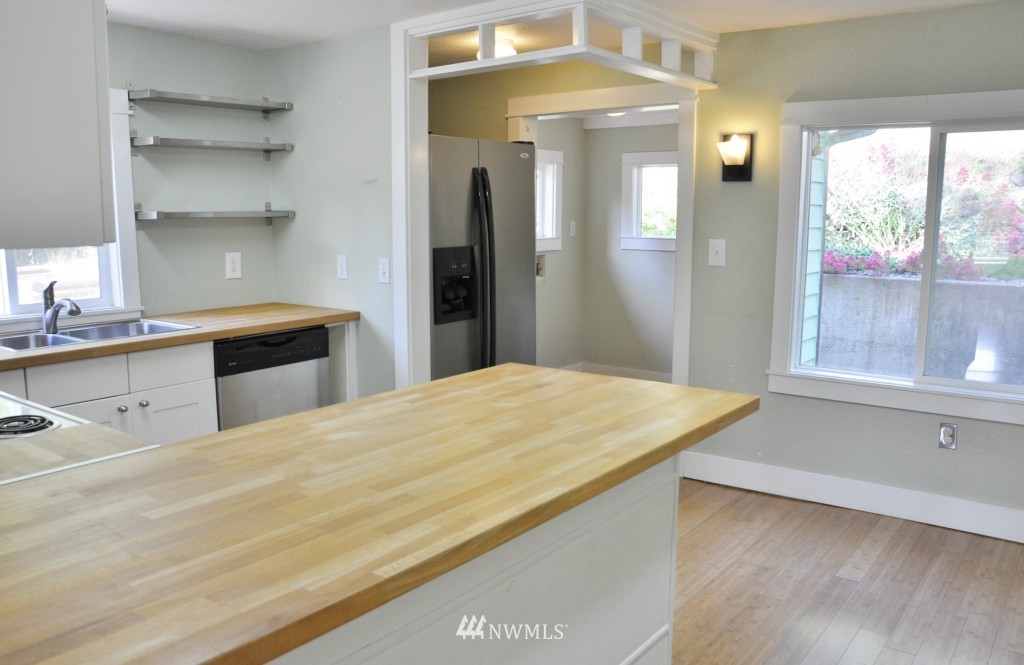2016 Shamrock Road Northwest Bremerton, WA 98312 - Photo 8 of 25 Gallery Image 8