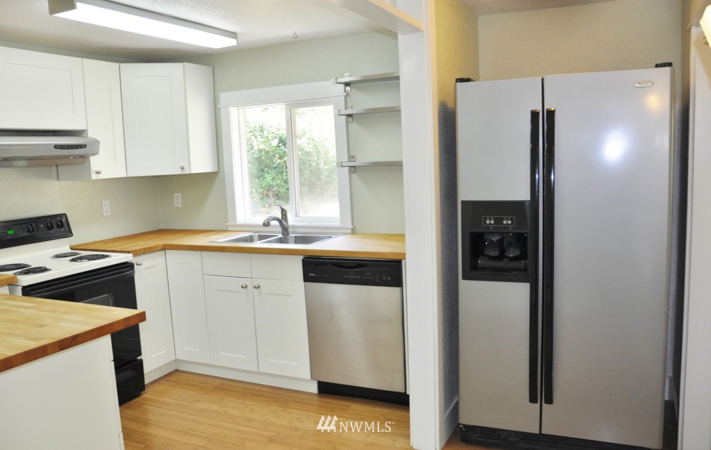2016 Shamrock Road Northwest Bremerton, WA 98312 - Photo 9 of 25 Gallery Image 9
