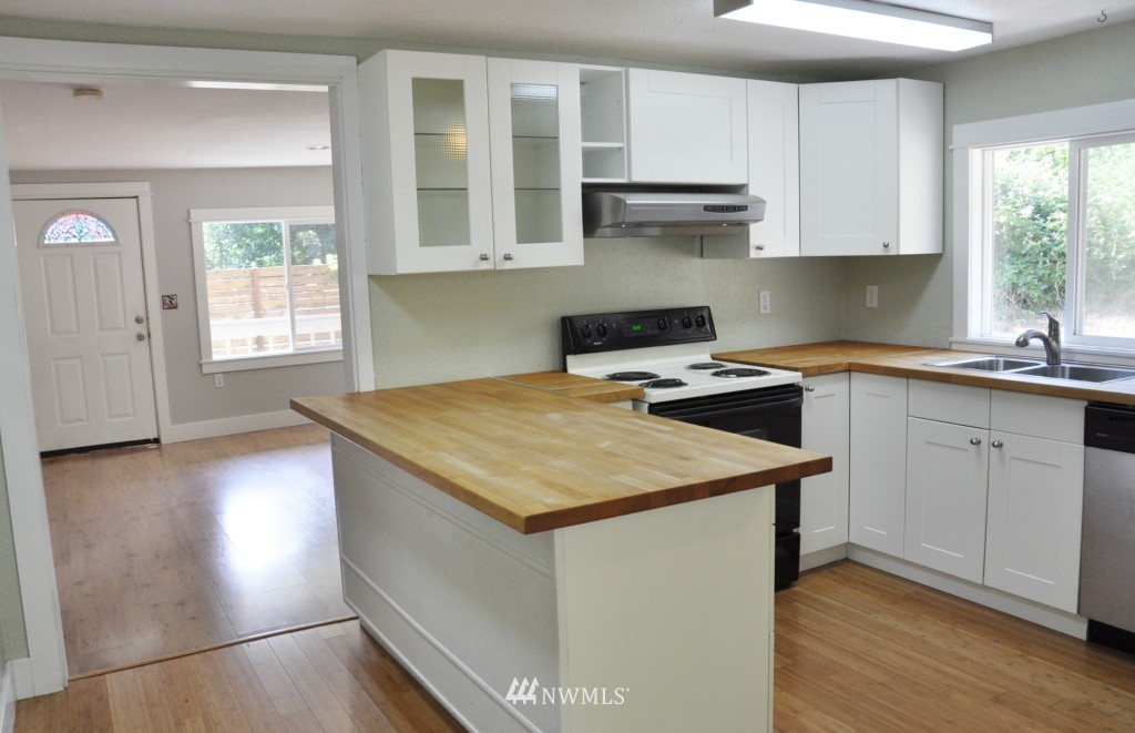 2016 Shamrock Road Northwest Bremerton, WA 98312 - Photo 10 of 25 Gallery Image 10