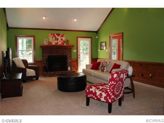 603 Rothschild Drive Chester, VA 23836 - Photo 6 of 24 Den/Family/Great Room - In keeping with the tradit