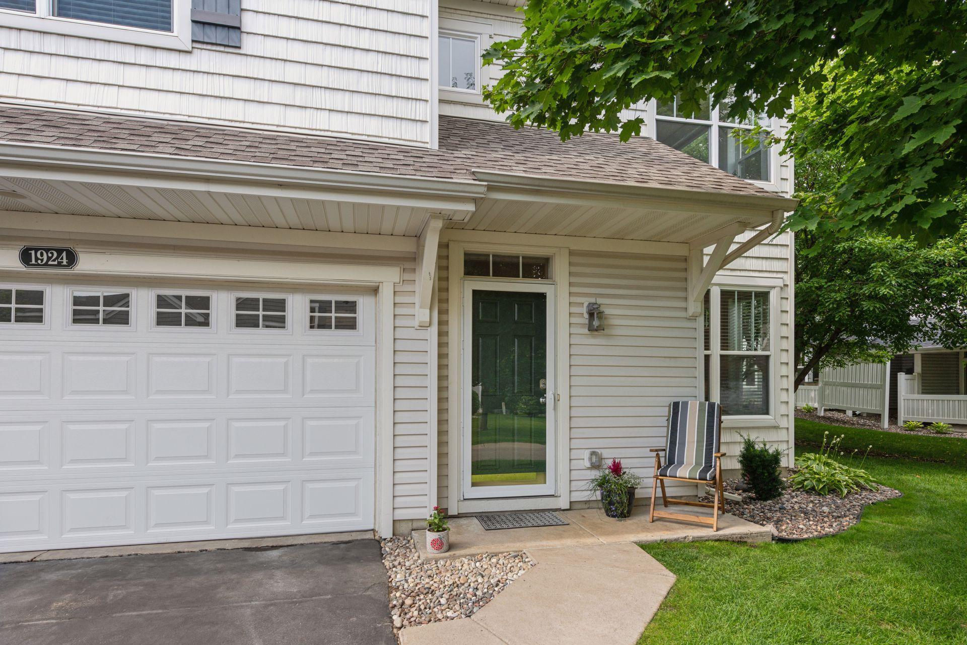 1924 Shamrock Place Chaska, MN 55318 - Photo 3 of 33