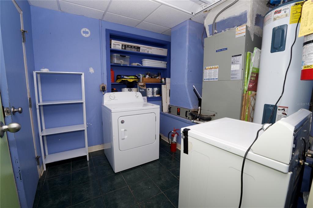 905 Southwest 8th Avenue Gainesville, FL 32601 - Photo 16 of 31 a utility room with dryer and washer