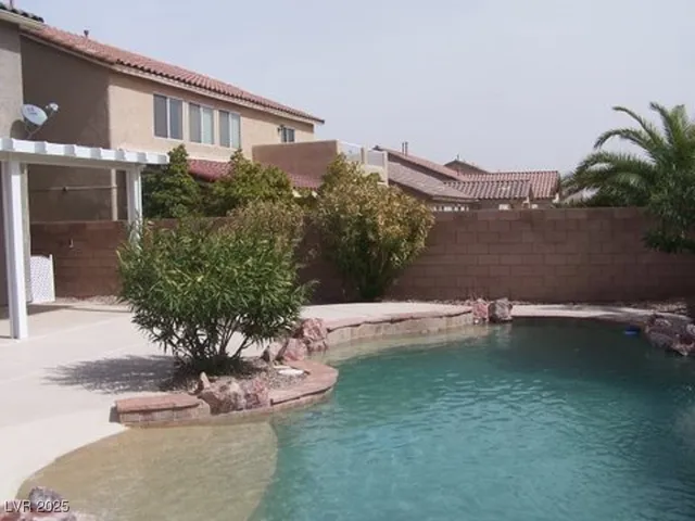 $2,745 | 283 Maddelena Avenue, Las Vegas, NV 89183