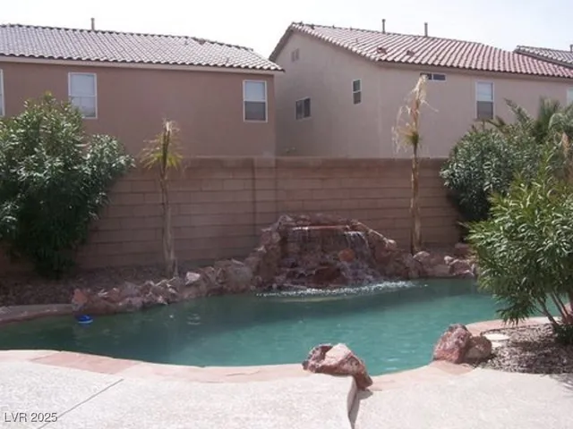 $2,745 | 283 Maddelena Avenue, Las Vegas, NV 89183