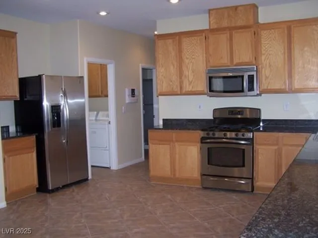 $2,745 | 283 Maddelena Avenue, Las Vegas, NV 89183