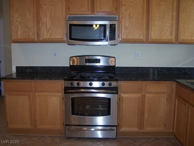 $2,745 | 283 Maddelena Avenue, Las Vegas, NV 89183