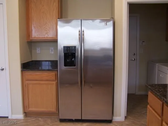 $2,745 | 283 Maddelena Avenue, Las Vegas, NV 89183