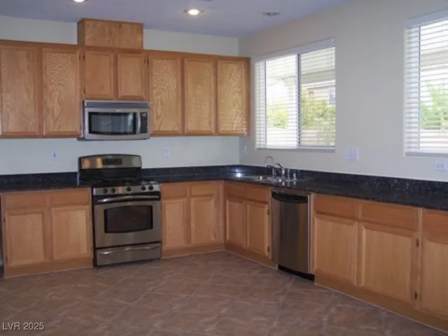 $2,745 | 283 Maddelena Avenue, Las Vegas, NV 89183