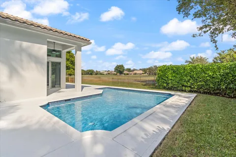 a view of an outdoor space and tv