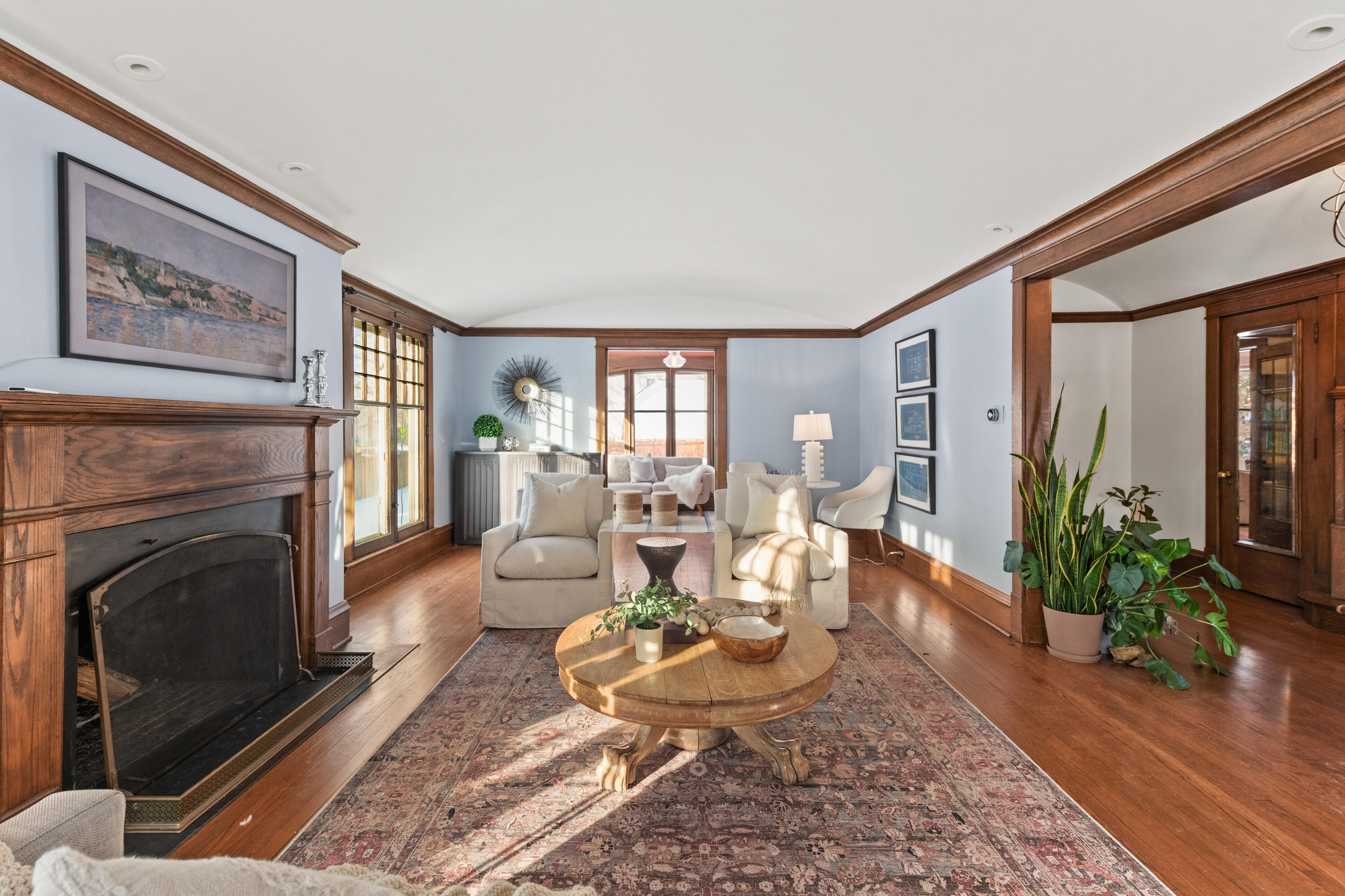 3405 North Hackett Avenue Milwaukee, WI 53211 - Photo 11 of 73 Living Room