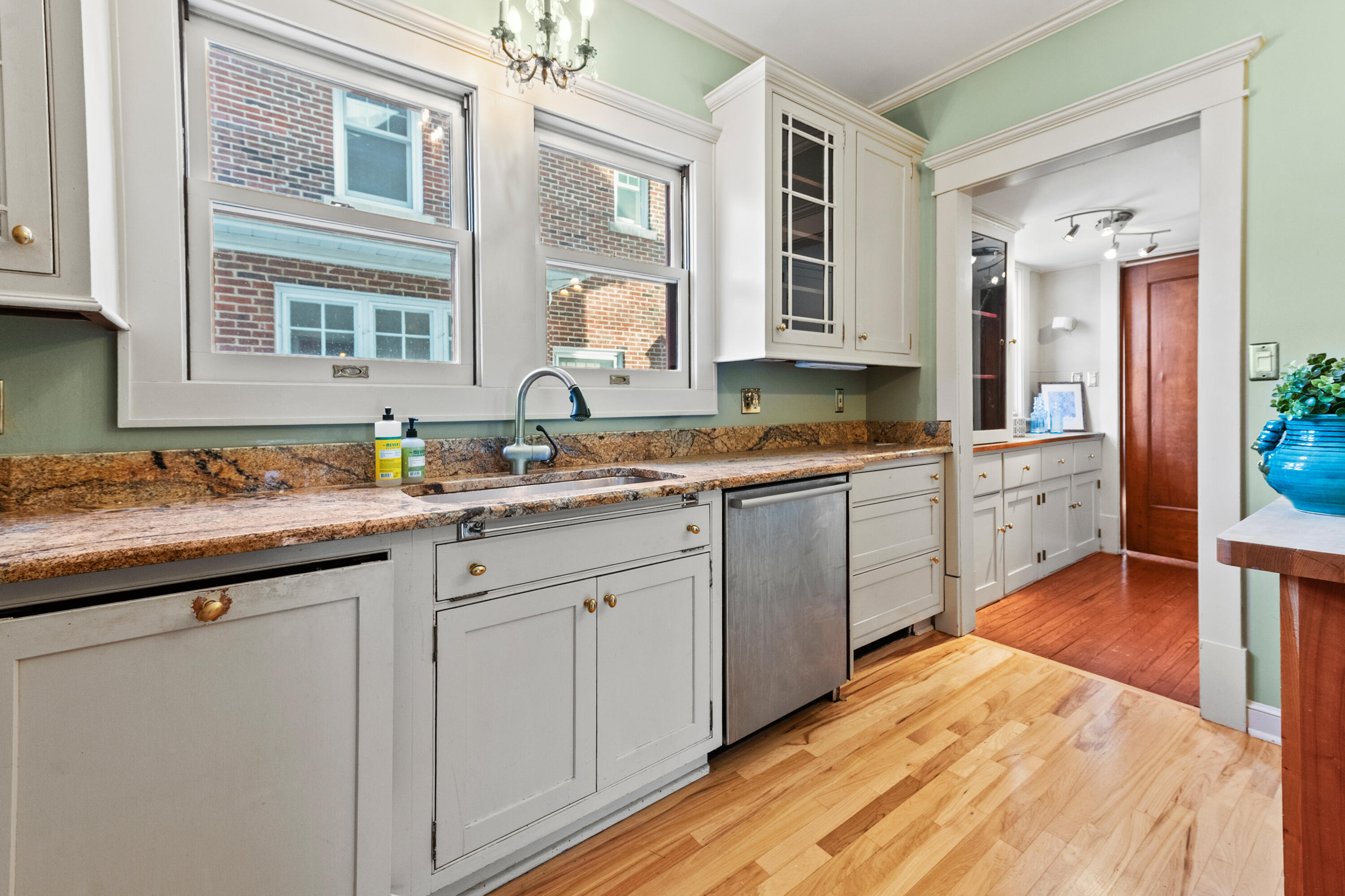 3405 North Hackett Avenue Milwaukee, WI 53211 - Photo 20 of 73 Kitchen