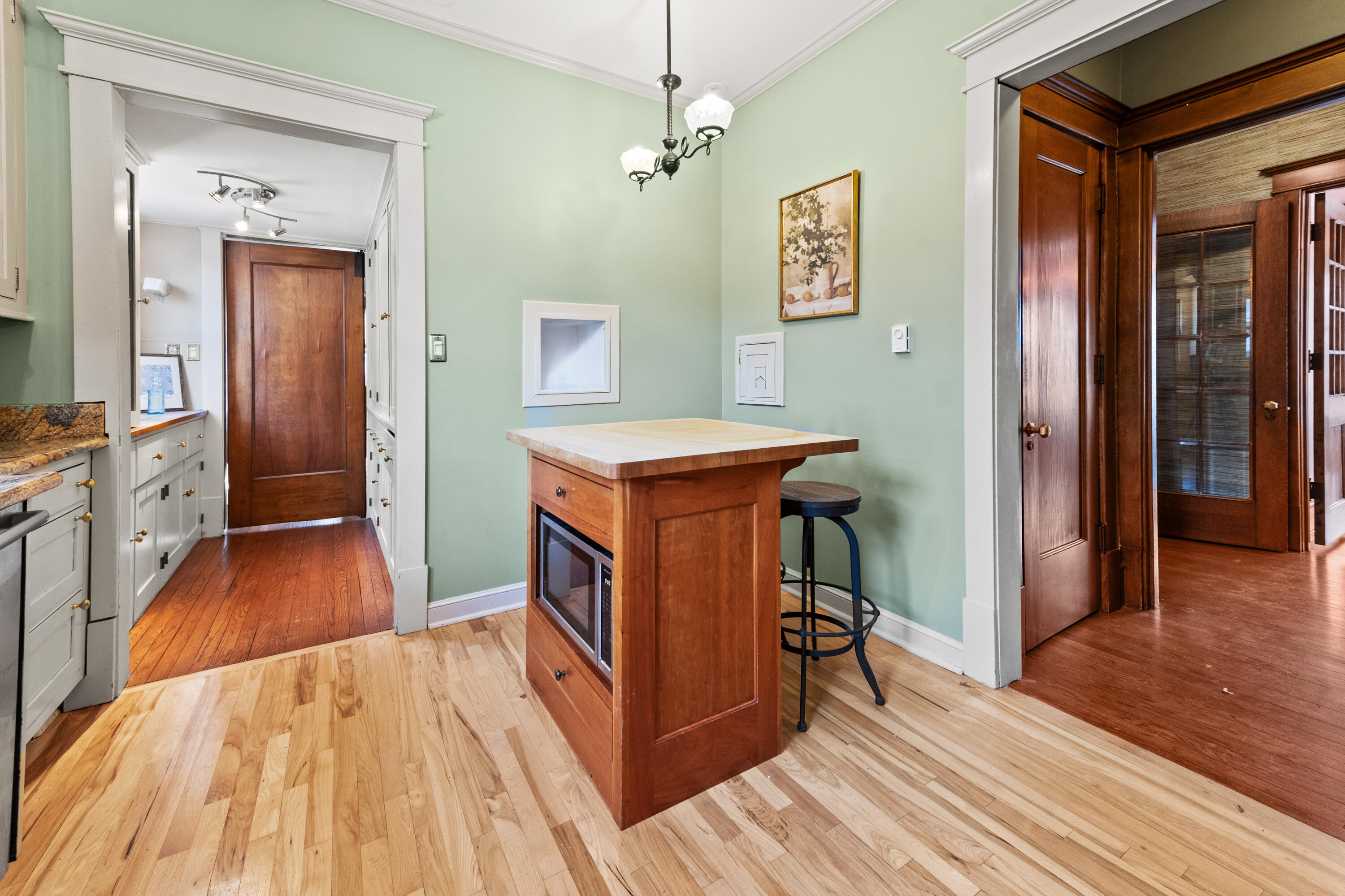 3405 North Hackett Avenue Milwaukee, WI 53211 - Photo 21 of 73 Kitchen