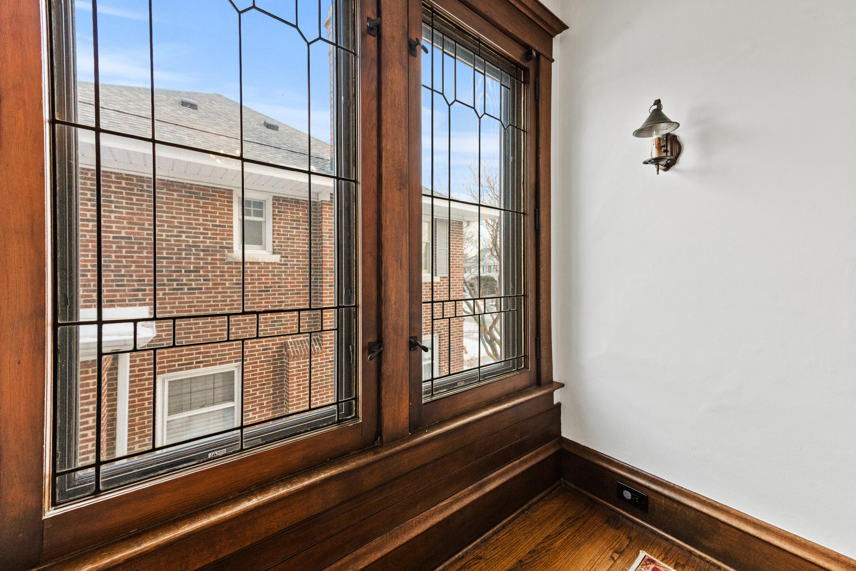 3405 North Hackett Avenue Milwaukee, WI 53211 - Photo 31 of 73 Beautiful Windows