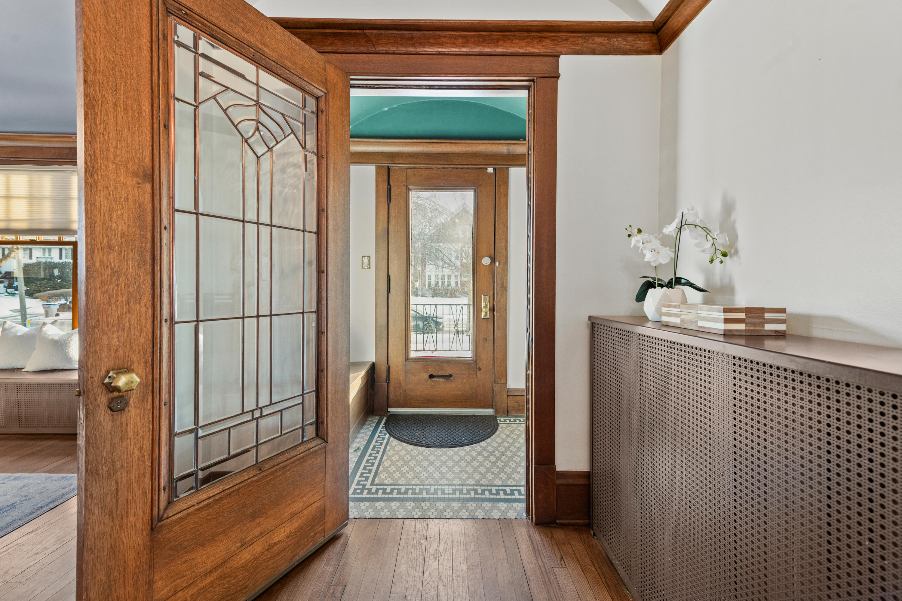 3405 North Hackett Avenue Milwaukee, WI 53211 - Photo 4 of 73 Entry Foyer
