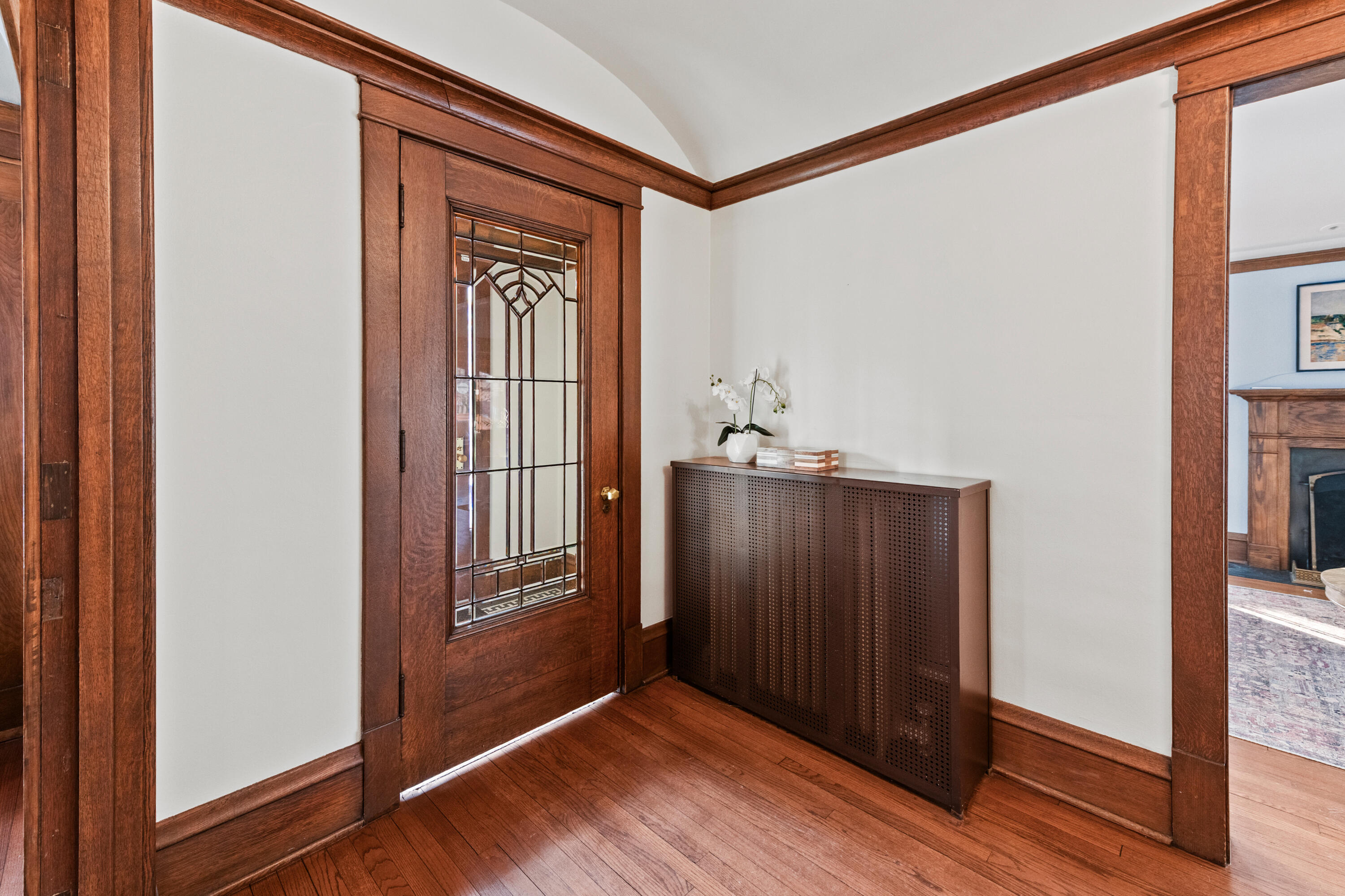 3405 North Hackett Avenue Milwaukee, WI 53211 - Photo 5 of 73 Beautiful Leaded Windows