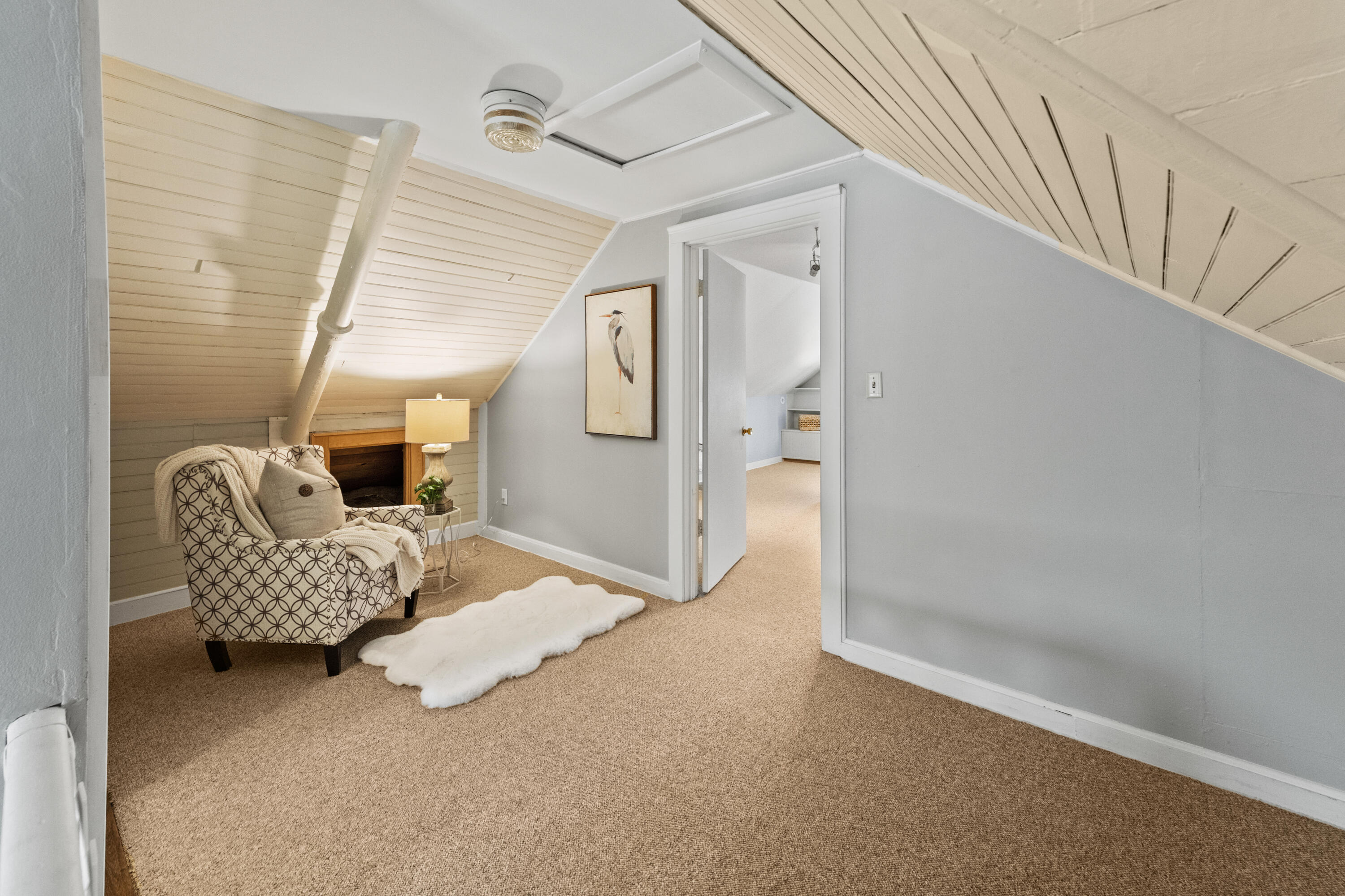 3405 North Hackett Avenue Milwaukee, WI 53211 - Photo 51 of 73 Third Floor Sitting Area