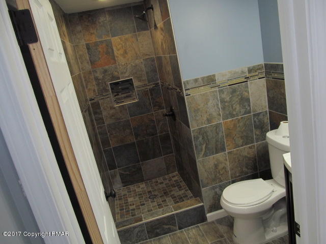 334 Canterbury Road Bushkill, PA 18324 - Photo 4 of 20 a bathroom with a toilet and a shower