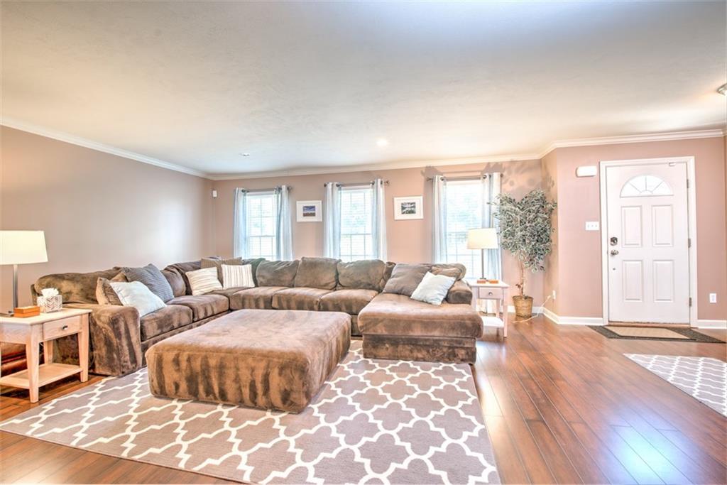 85 Castle View Drive McKees Rocks, PA 15136 - Photo 3 of 16