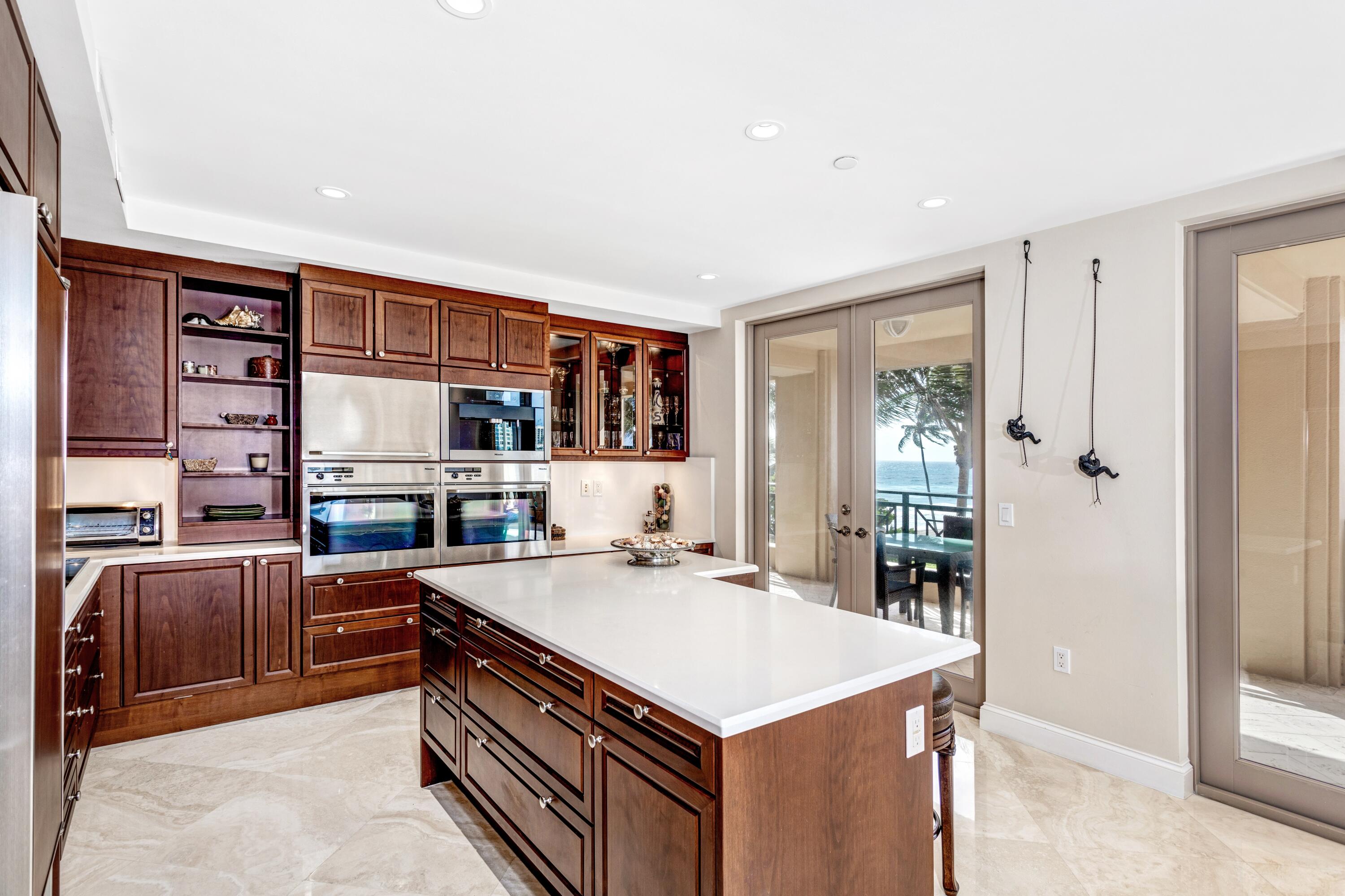 400 South Ocean Boulevard, Unit R17 Boca Raton, FL 33432 - Photo 6 of 32 KITCHEN