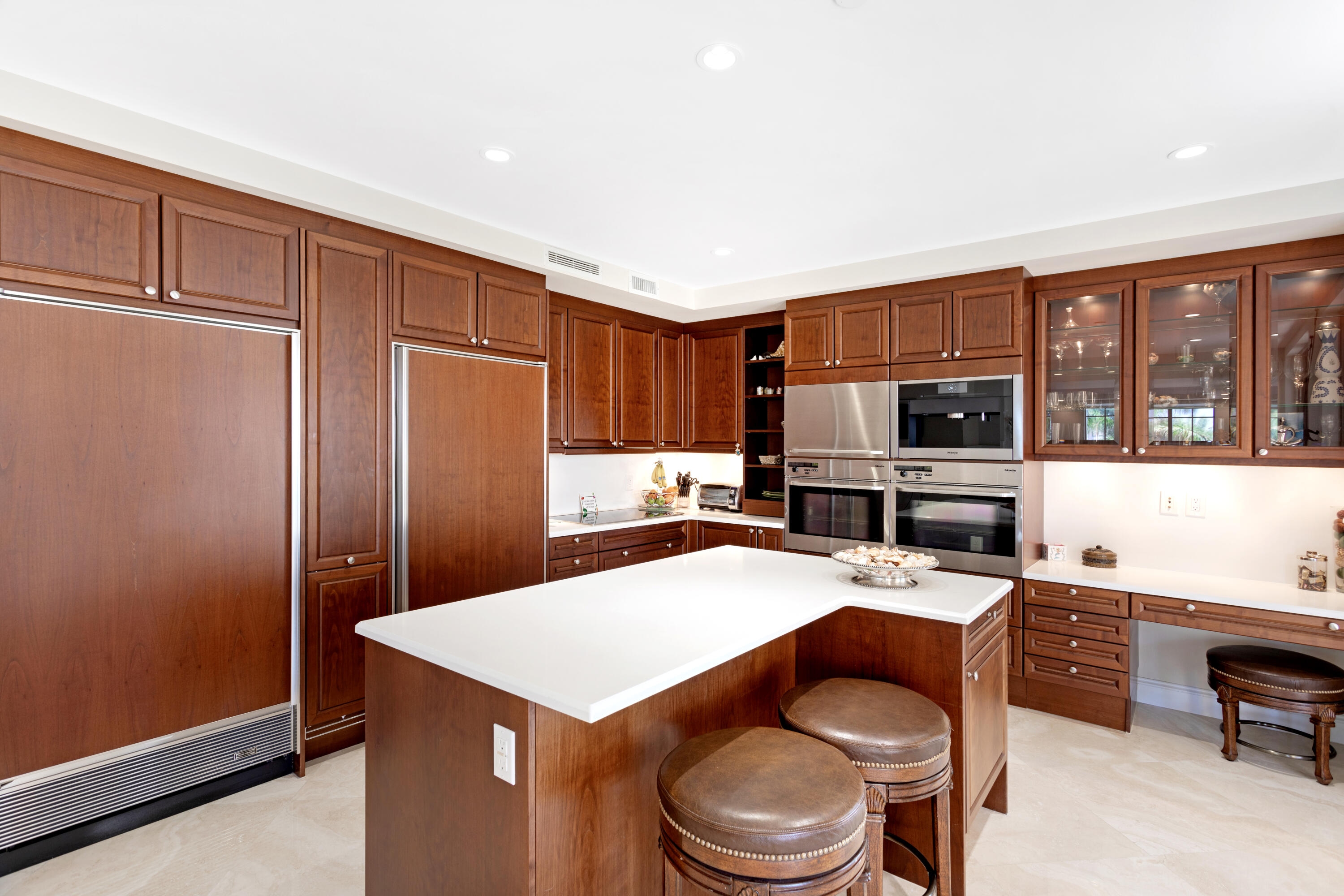 400 South Ocean Boulevard, Unit R17 Boca Raton, FL 33432 - Photo 7 of 32 KITCHEN