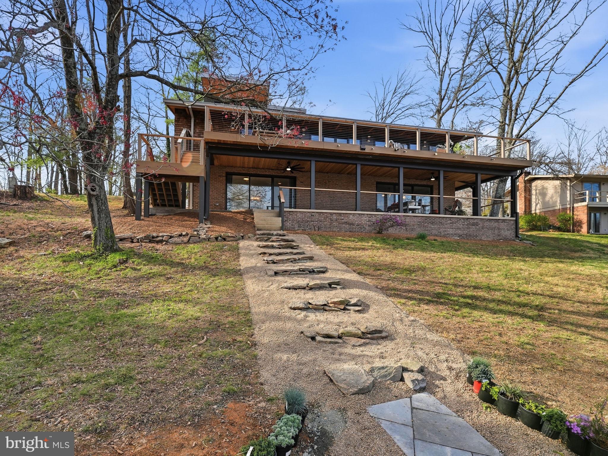 11216 South Shore Road Reston, VA 20190 - Photo 5 of 82