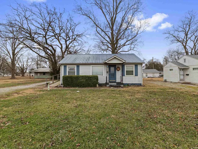 $109,900 | 1124 East 4th Street, Mount Vernon, IN 47620