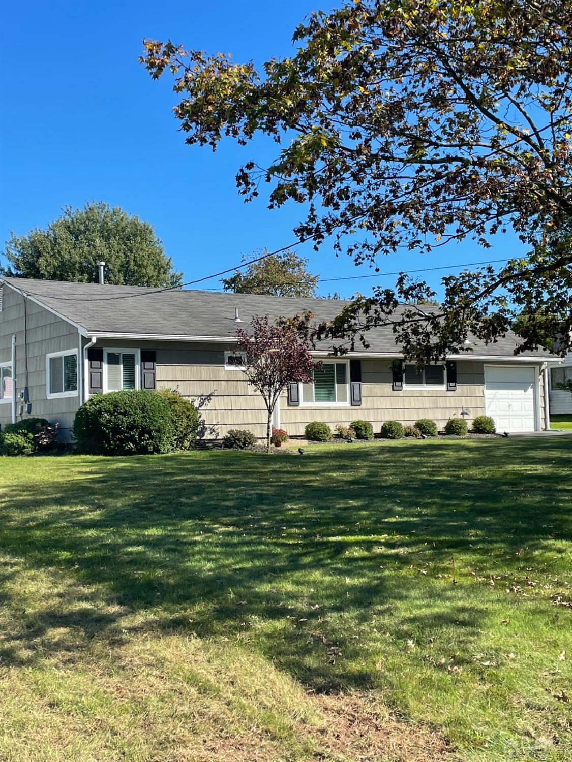 22 Cambridge Road Kendall Park, NJ 08824 - Photo 2 of 28 Gallery Image 2